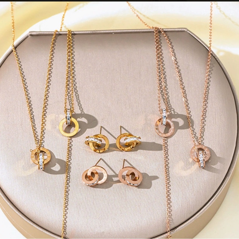 Elegant Gold and Rose Gold Jewelry Set